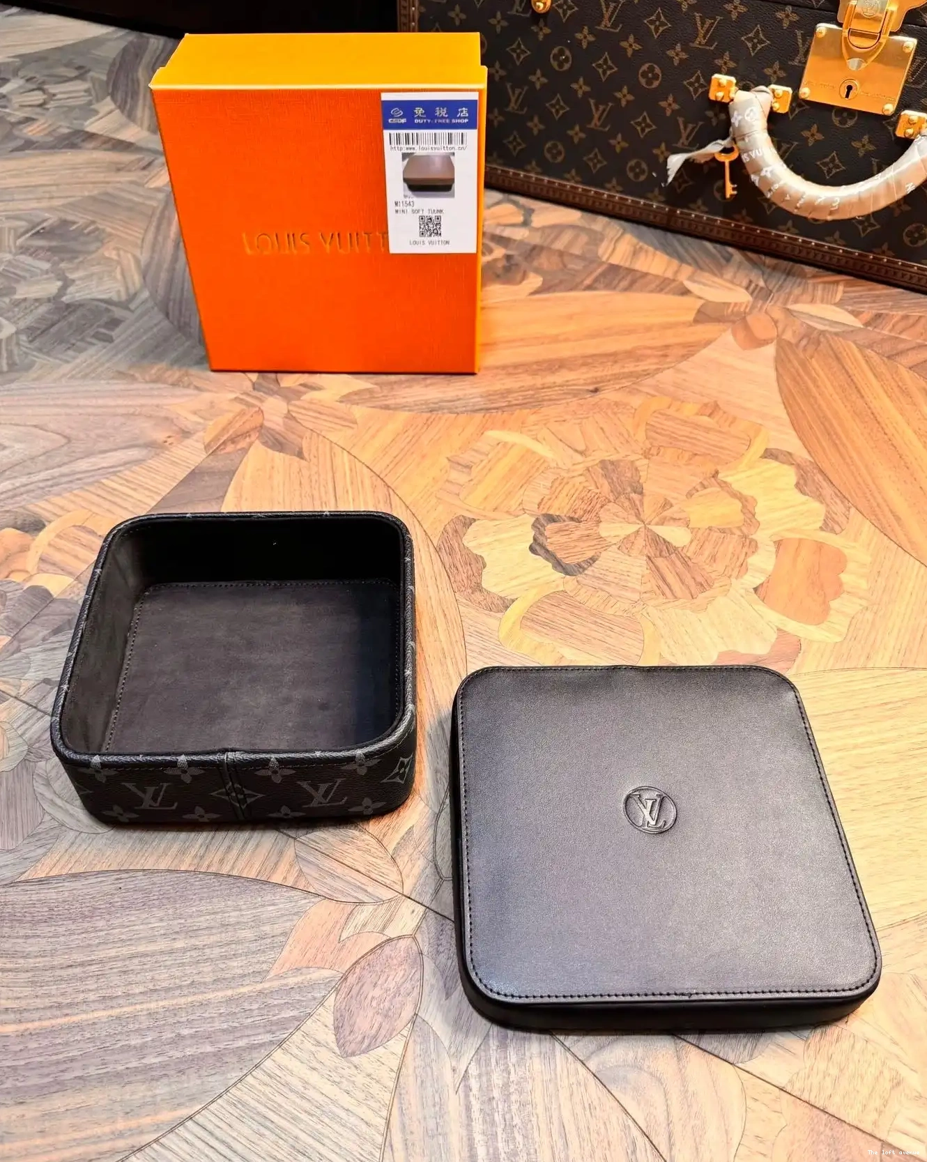 SQUARE BLACK LV BOX CUSTOM JEWELRY 0519